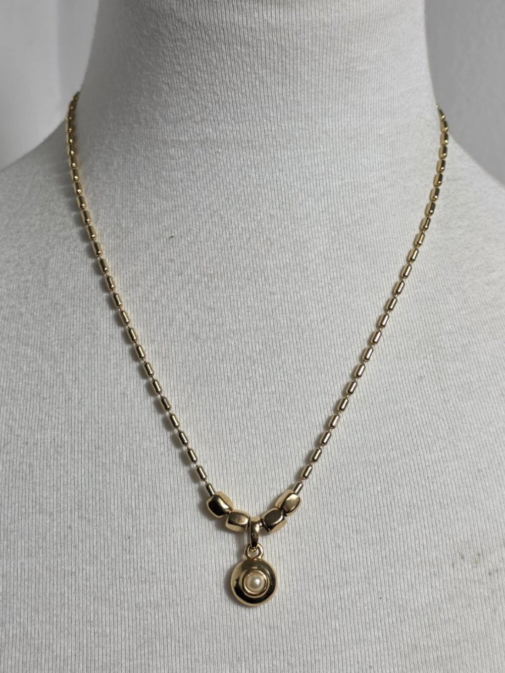 Soho Designs Gold Tone Pendant Necklace Centered Pearl & Beaded Style Chain - Picture 2 of 8